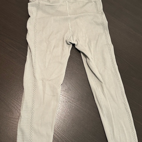 Aerie Offline Big Chill Seamless Leggings (small) in the color stone grey - Picture 4 of 5